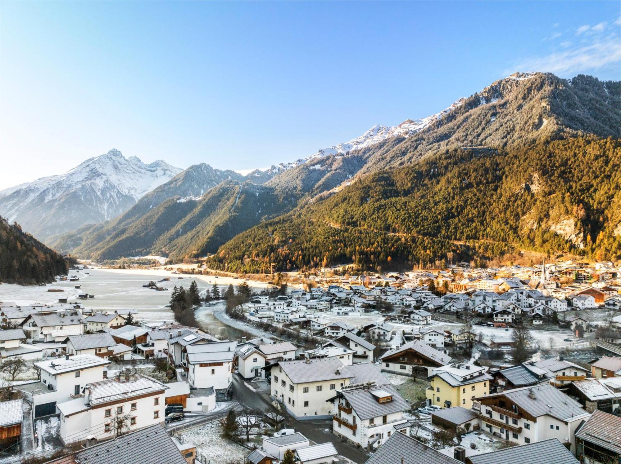 Gasthof Hirschen Pfunds Exterior photo