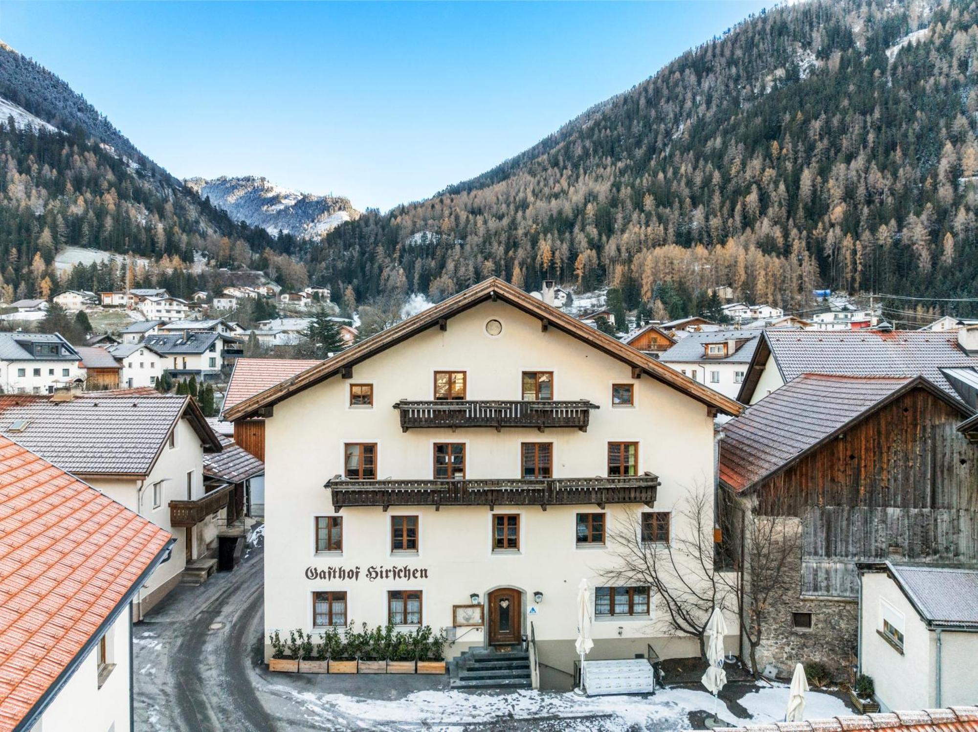Gasthof Hirschen Pfunds Exterior photo
